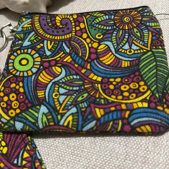 Free With $25 Purchase-Mini Zip Wallet with Detachable Key Chain-Floral-EUC - Picture 3 of 9